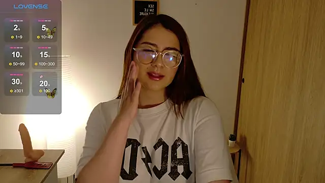 Snapshot of Rachel_t_ chatting on 10.01.25 Rachel t online show from 10.01.25