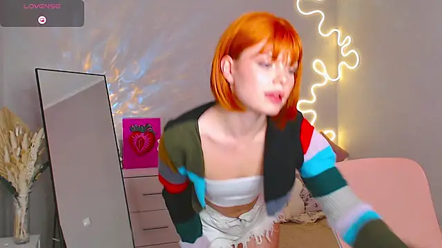 Snapshot of Red__Candy chatting on 02.24.25 Red Candy online show from 02.24.25