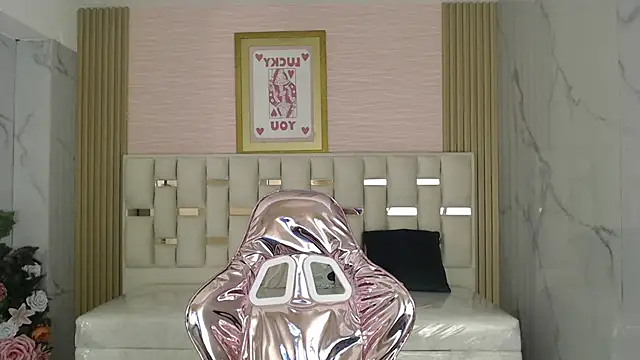 Snapshot of merloth_sub chatting on 02.18.25 merloth sub online show from 02.18.25