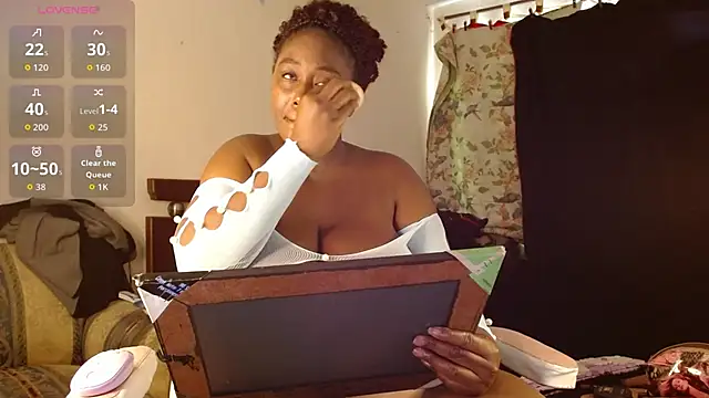 Snapshot of sarhita_cocoa chatting on 09.12.25 sarhita cocoa online show from 09.12.25