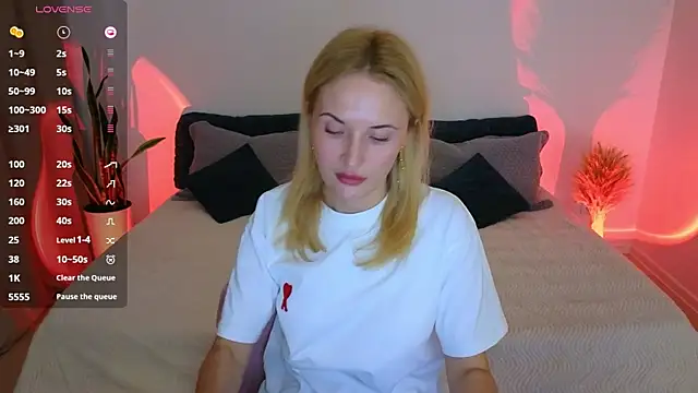 Snapshot of AlisssaRose chatting on 11.04.25 AlisssaRose online show from 11.04.25