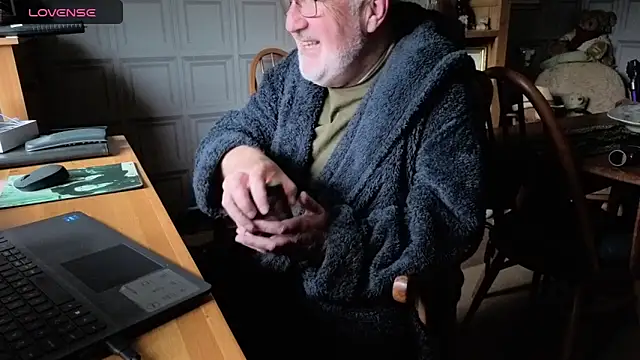 Adamdaddybear online show from 10.16.25