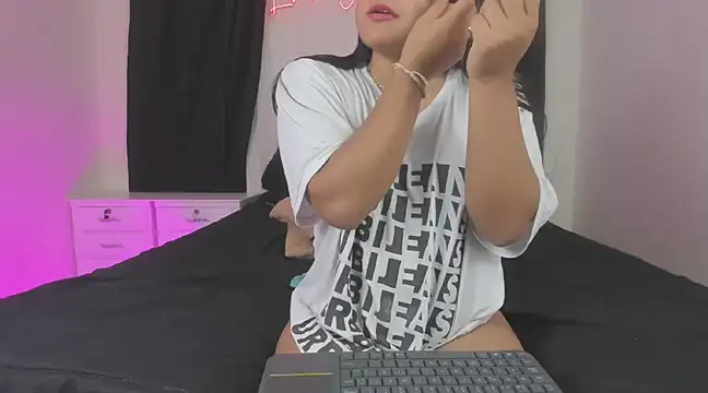 lindacastro02 online show from 03.05.25