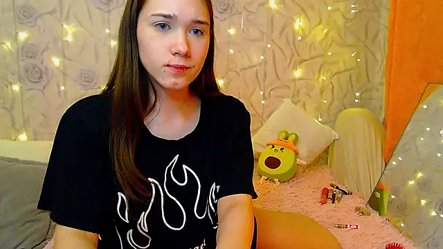 fluffy kitty  online show from 10.30.25