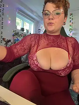 Snapshot of Sweetleeahxx chatting on 06.28.26 Sweetleeahxx online show from 06.28.26