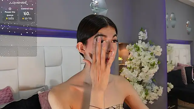 Snapshot of CuteAri chatting on 12.19.25 CuteAri online show from 12.19.25