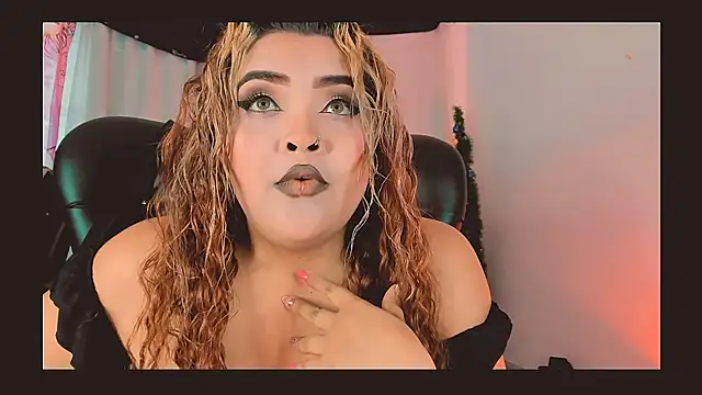 Snapshot of Agatha_humidity chatting on 03.18.25 Agatha humidity online show from 03.18.25