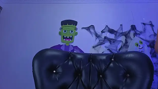 Snapshot of Agatha_humidity chatting on 10.13.25 Agatha humidity online show from 10.13.25