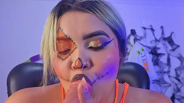 Snapshot of Agatha_humidity chatting on 10.18.25 Agatha humidity online show from 10.18.25