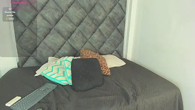 Snapshot of Latrellx7 chatting on 12.19.24 Latrellx7 online show from 12.19.24