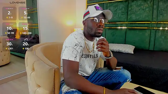 Snapshot of Latrellx7 chatting on 02.03.25 Latrellx7 online show from 02.03.25