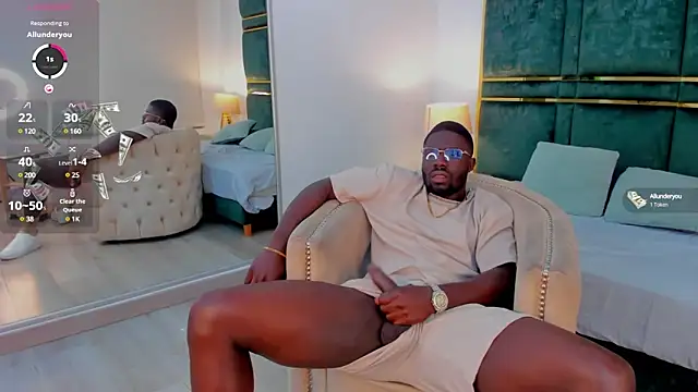 Snapshot of Latrellx7 chatting on 02.15.25 Latrellx7 online show from 02.15.25