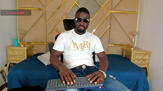 Snapshot of Latrellx7 chatting on 10.27.25 Latrellx7 online show from 10.27.25