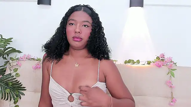 Snapshot of emma_curlsss chatting on 12.11.24 emma curlsss online show from 12.11.24