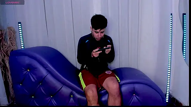 Yourslust  online show from 12.05.25