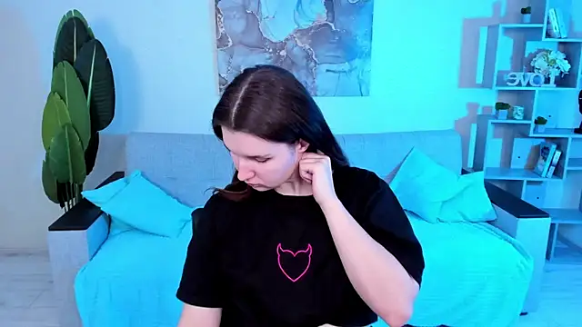 Snapshot of BonneyLove chatting on 01.21.25 BonneyLove online show from 01.21.25