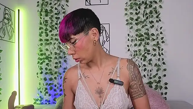 Snapshot of MiaMorgan_ chatting on 05.15.26 MiaMorgan online show from 05.15.26
