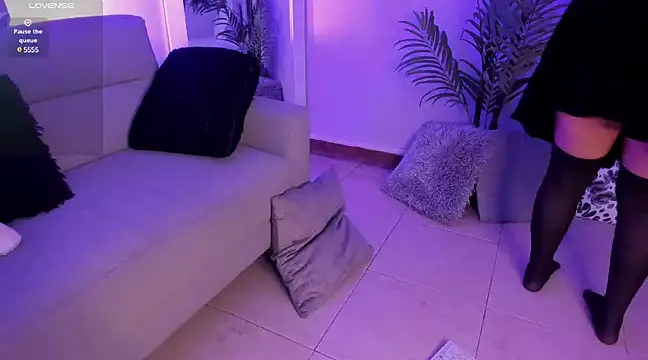 Snapshot of Manu_Velez chatting on 12.17.24 Manu Velez online show from 12.17.24