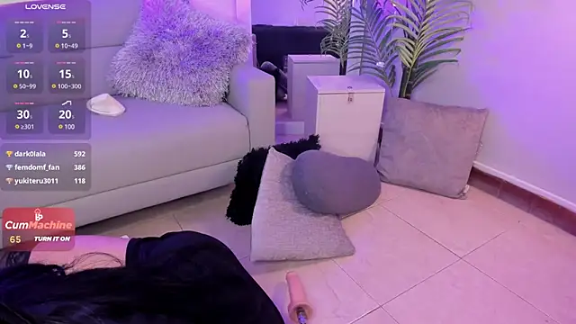 Snapshot of Manu_Velez chatting on 12.31.24 Manu Velez online show from 12.31.24