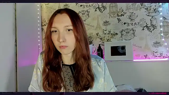 Snapshot of LisaIcon chatting on 12.17.24 LisaIcon online show from 12.17.24