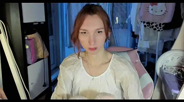 Snapshot of LisaIcon chatting on 01.20.25 LisaIcon online show from 01.20.25