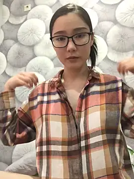 Milka23 online show from 02.22.25