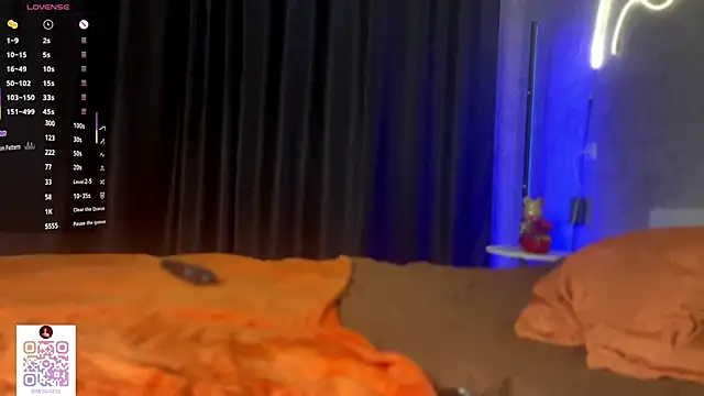 Snapshot of UdeleBarns chatting on 11.05.25 UdeleBarns online show from 11.05.25