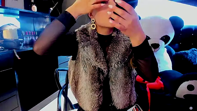 Snapshot of Coral_Gibson chatting on 02.01.25 Coral Gibson online show from 02.01.25