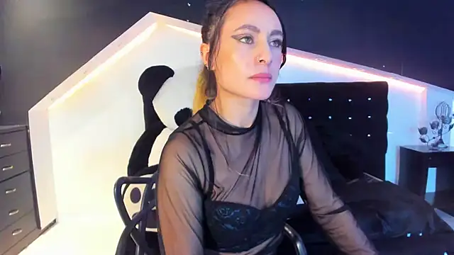 Snapshot of Coral_Gibson chatting on 02.06.25 Coral Gibson online show from 02.06.25