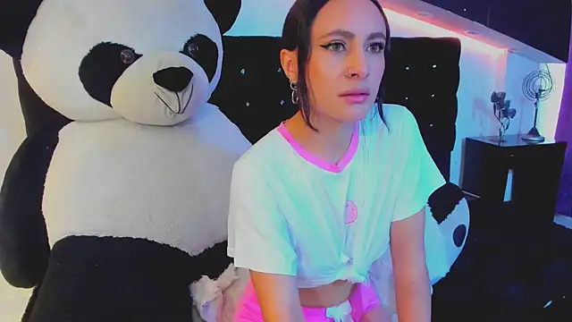 Snapshot of Coral_Gibson chatting on 03.15.25 Coral Gibson online show from 03.15.25