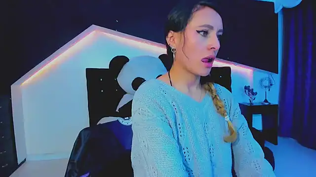 Snapshot of Coral_Gibson chatting on 03.19.25 Coral Gibson online show from 03.19.25