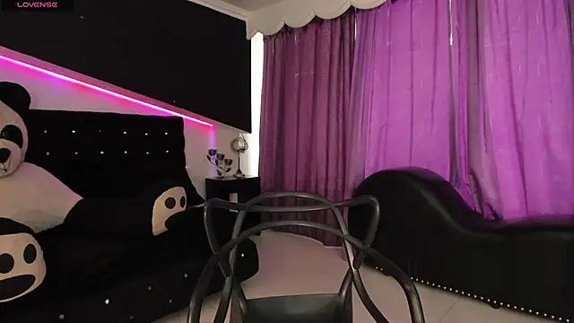 Coral Gibson online show from 01.15.26