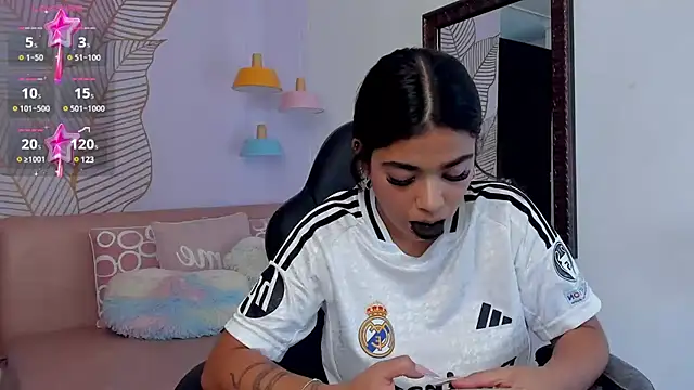 Snapshot of GiaFu chatting on 01.22.25 GiaFu online show from 01.22.25