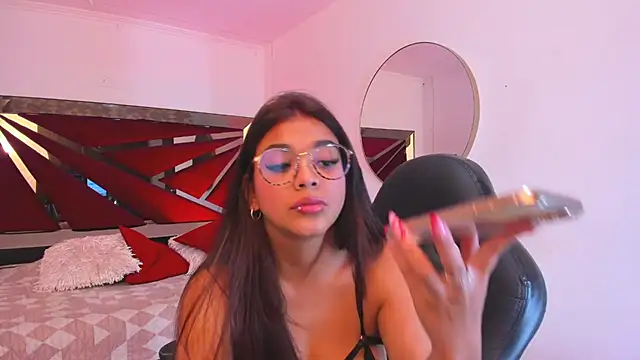 Snapshot of GiaFu chatting on 02.22.25 GiaFu online show from 02.22.25