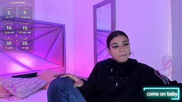 Snapshot of GiaFu chatting on 10.17.25 GiaFu online show from 10.17.25