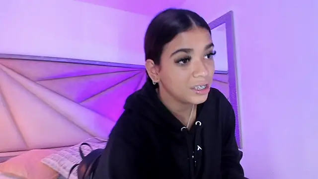 Snapshot of GiaFu chatting on 10.27.25 GiaFu online show from 10.27.25