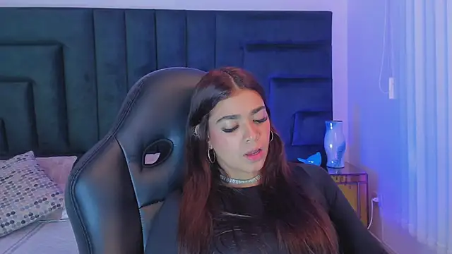 Snapshot of GiaFu chatting on 11.20.25 GiaFu online show from 11.20.25