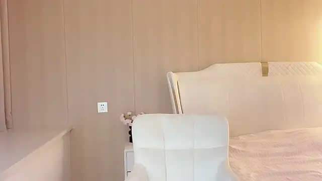 jiaozi-kiss online show from 01.08.25