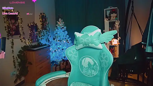 Snapshot of koshkasenpai chatting on 12.17.24 koshkasenpai online show from 12.17.24