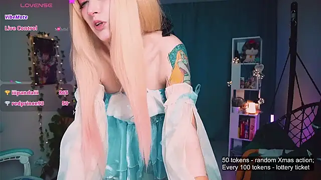 Snapshot of koshkasenpai chatting on 12.18.24 koshkasenpai online show from 12.18.24