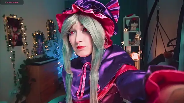 Snapshot of koshkasenpai chatting on 12.20.24 koshkasenpai online show from 12.20.24