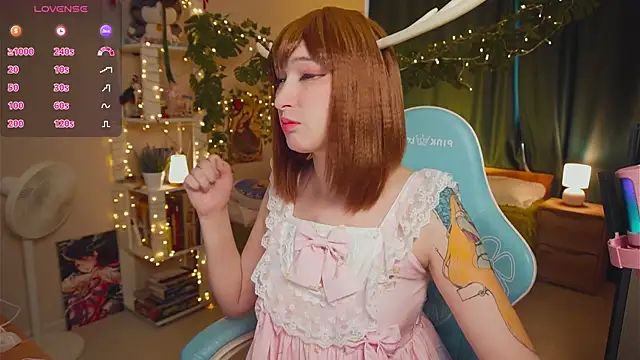 Snapshot of koshkasenpai chatting on 03.11.25 koshkasenpai online show from 03.11.25