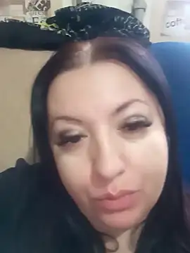 Snapshot of Veronica-Celie chatting on 01.01.25 Veronica-Celie online show from 01.01.25