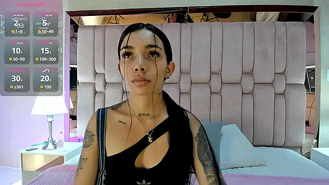 Mollymoon1 online show from 12.15.24