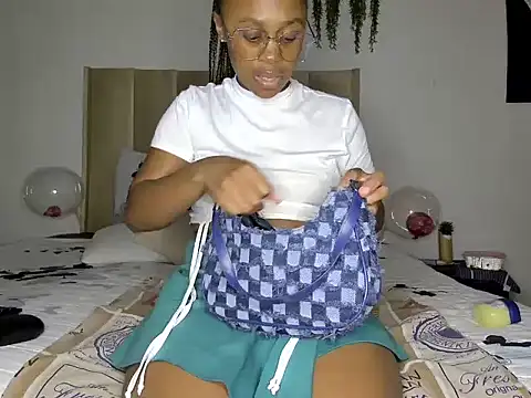 Pearl 00 online show from 03.20.25