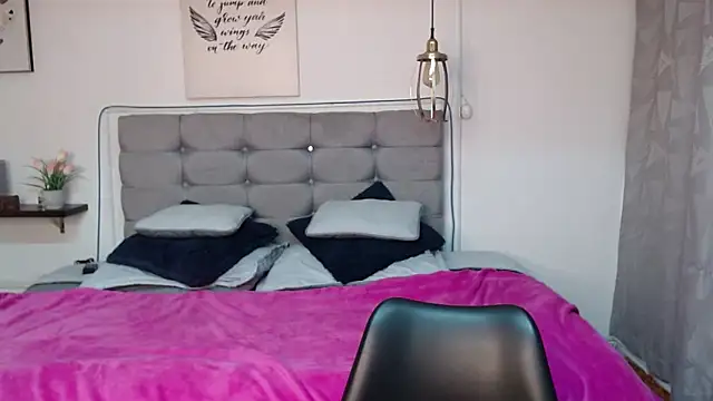 Snapshot of Brown_Pearl chatting on 12.14.24 Brown Pearl online show from 12.14.24