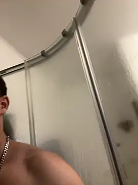 Snapshot of lescro95_ chatting on 11.10.25 lescro95 online show from 11.10.25