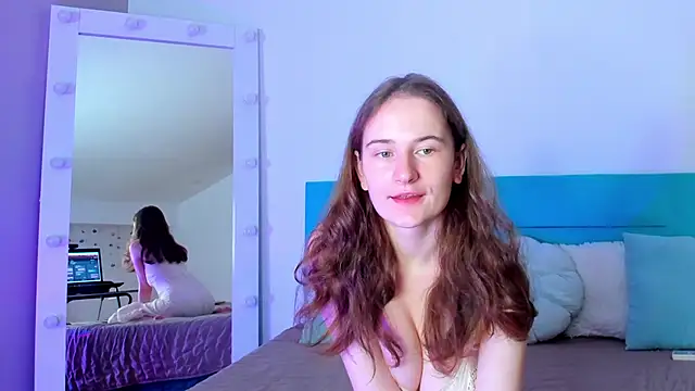 Snapshot of L1ittle_kitty_ chatting on 10.19.25 L1ittle kitty online show from 10.19.25