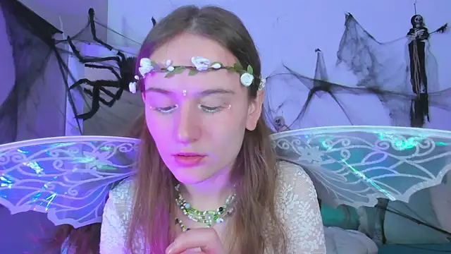 Snapshot of L1ittle_kitty_ chatting on 10.31.25 L1ittle kitty online show from 10.31.25