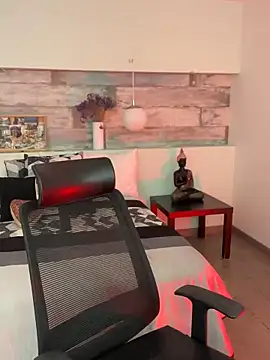 Alisha-Bond online show from 01.29.25